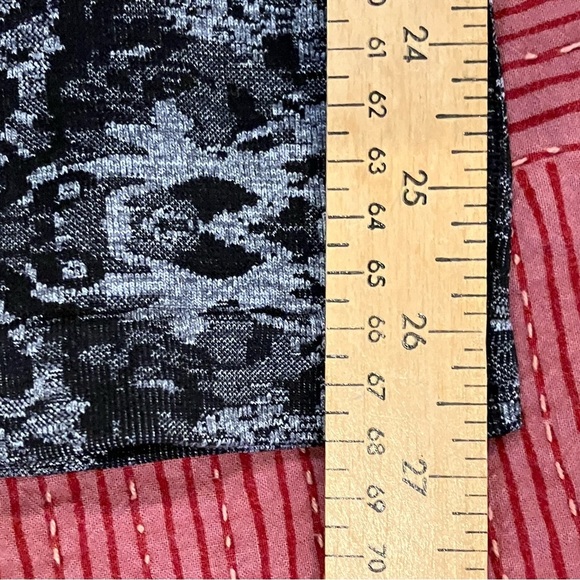 Womens Best brand medium Gray Camouflage Leggings - Picture 5 of 16